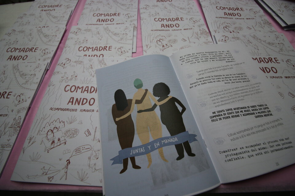 Material de Las Comadres, de Ecuador, feministas que acompañan a abortar.
