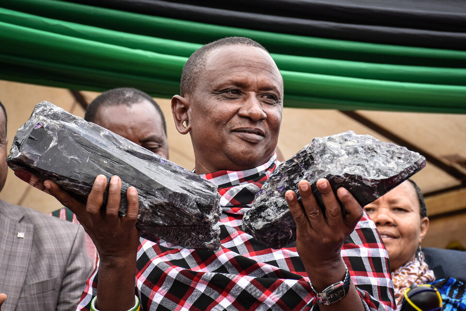 Un humilde minero de Tanzania encontró dos piedras preciosas y se volvió millonario  de la noche a la mañana (Fuente: AFP)