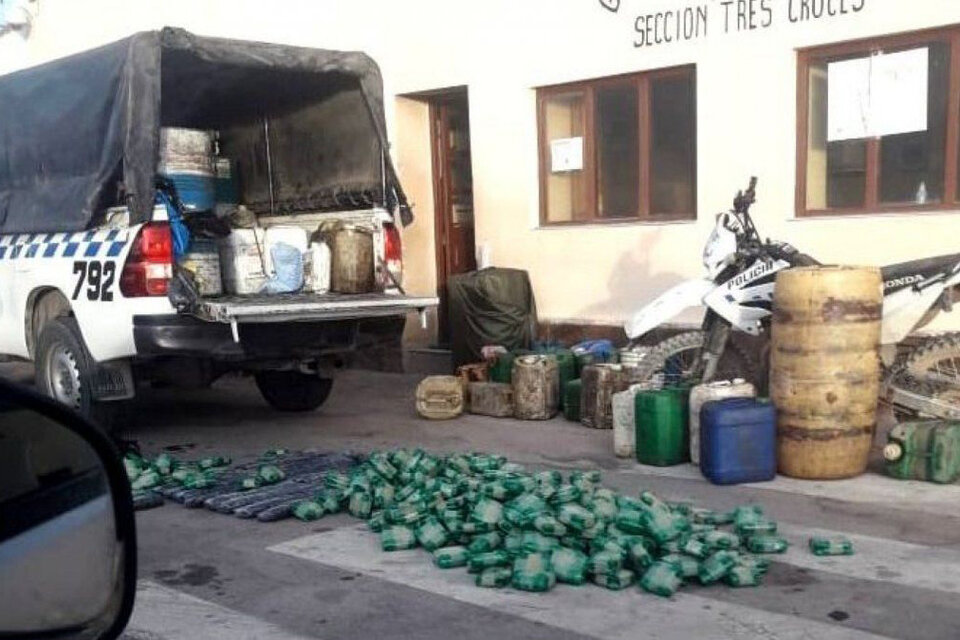 Mientras se difunde el virus entre las fuerzas policiales, se detectó contrabando policial de hojas de coca en Jujuy.