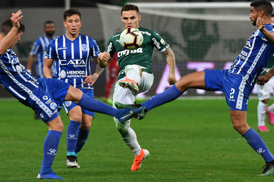 El partido se comenzó a definir en el segundo tiempo.