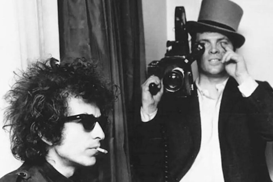 D.A. Pennebaker filma a Bob Dylan para lo que luego sería Don't Look Back (1967). 