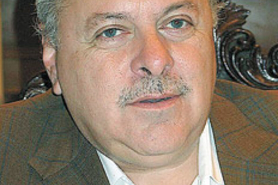 Arturo Colombi fue gobernador entre 2005 y 2009, cuando lo sucedió su primo Ricardo Colombi.