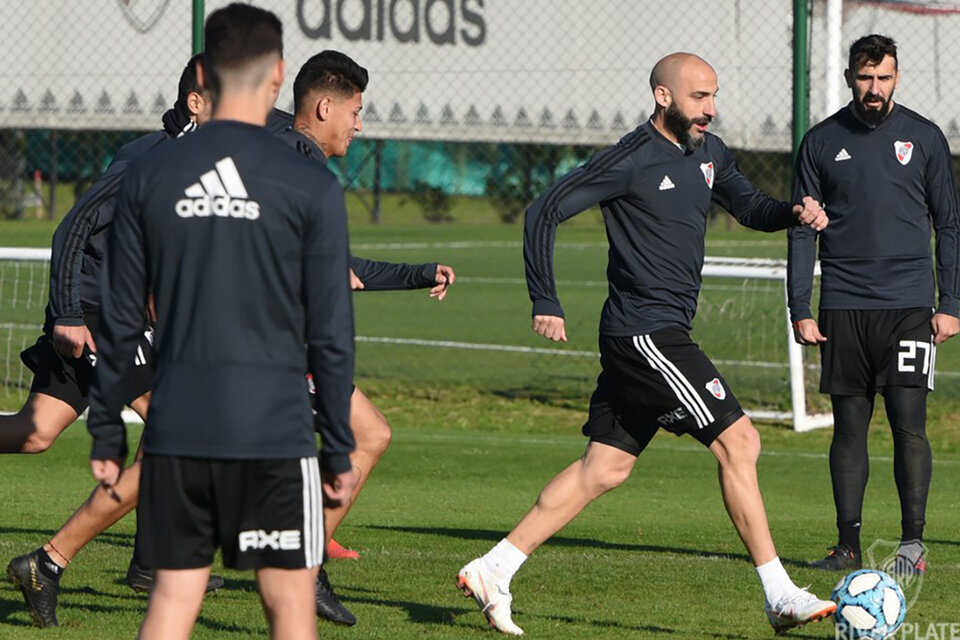 Pinola y Pratto durante el entrenamiento en Ezeiza.