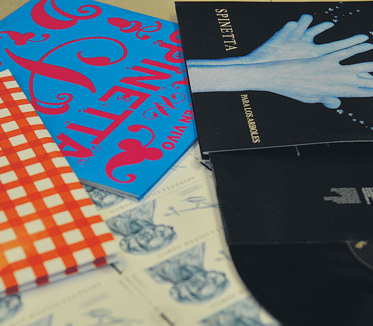 Redescubrir al Flaco con el eterno rito de los vinilos | Cuatro discos de  Spinetta nunca antes editados en ese formato | Página12