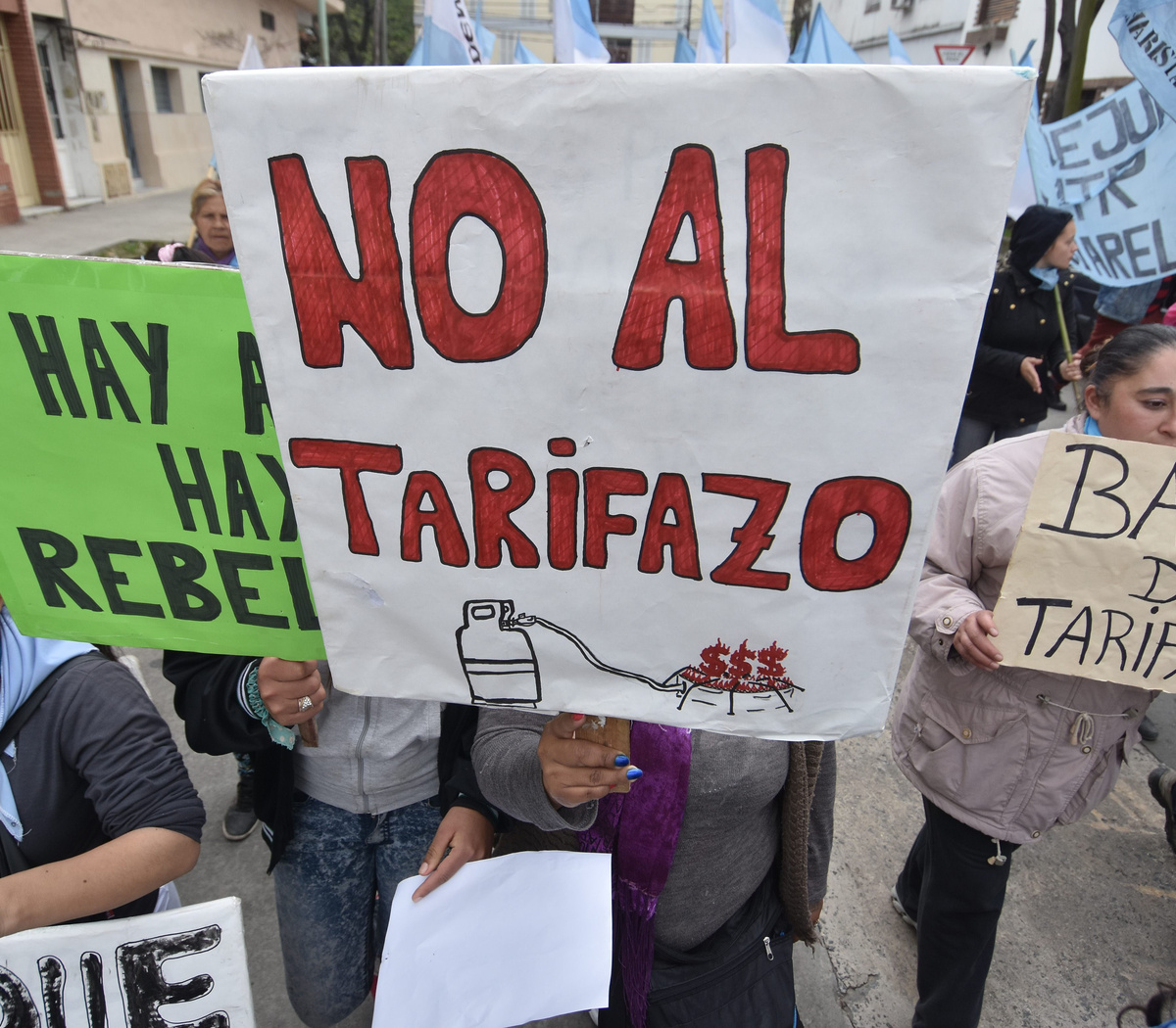 Un amparo contra el tarifazo | Los 40 jefes comunales peronistas evalúan  una presentación en conjunto | Página12