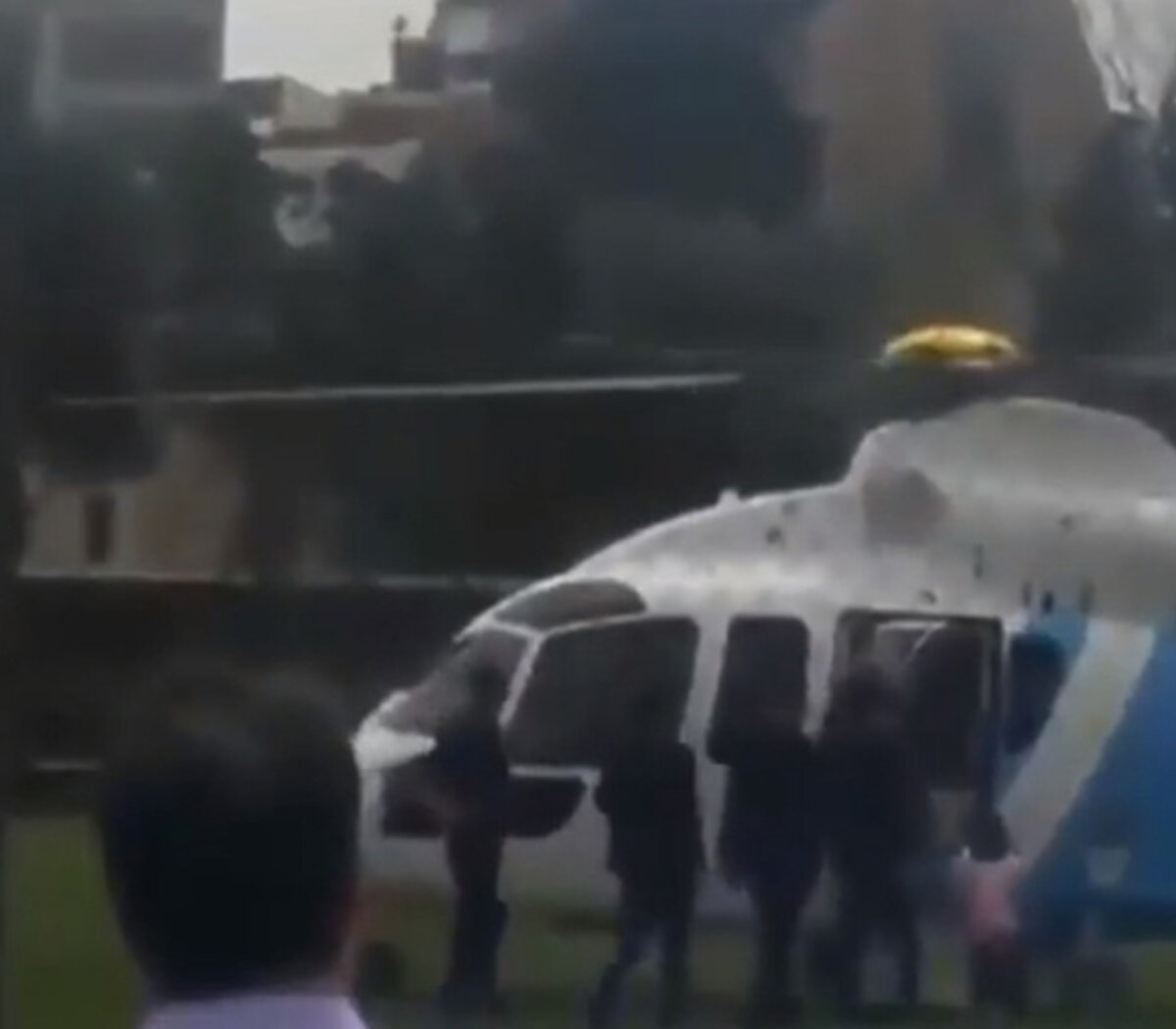 Del colegio al helicóptero | Macri retiró a su hija en una aeronave oficial  | Página|12