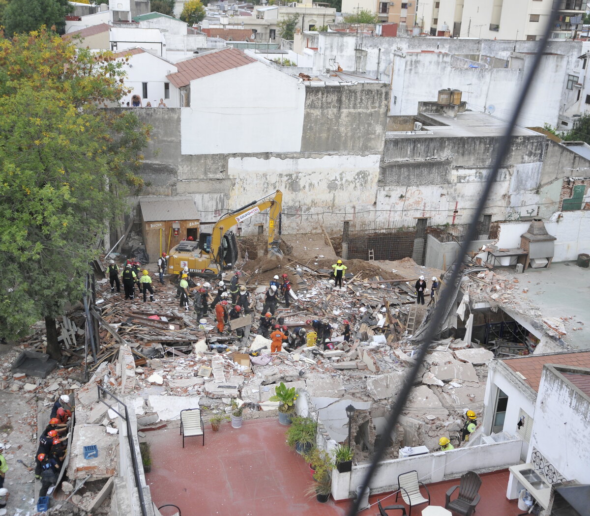 Un muerto tras un derrumbe en San Cristóbal | En febrero, la Uocra había  denunciado irregularidades en la obra | Página12