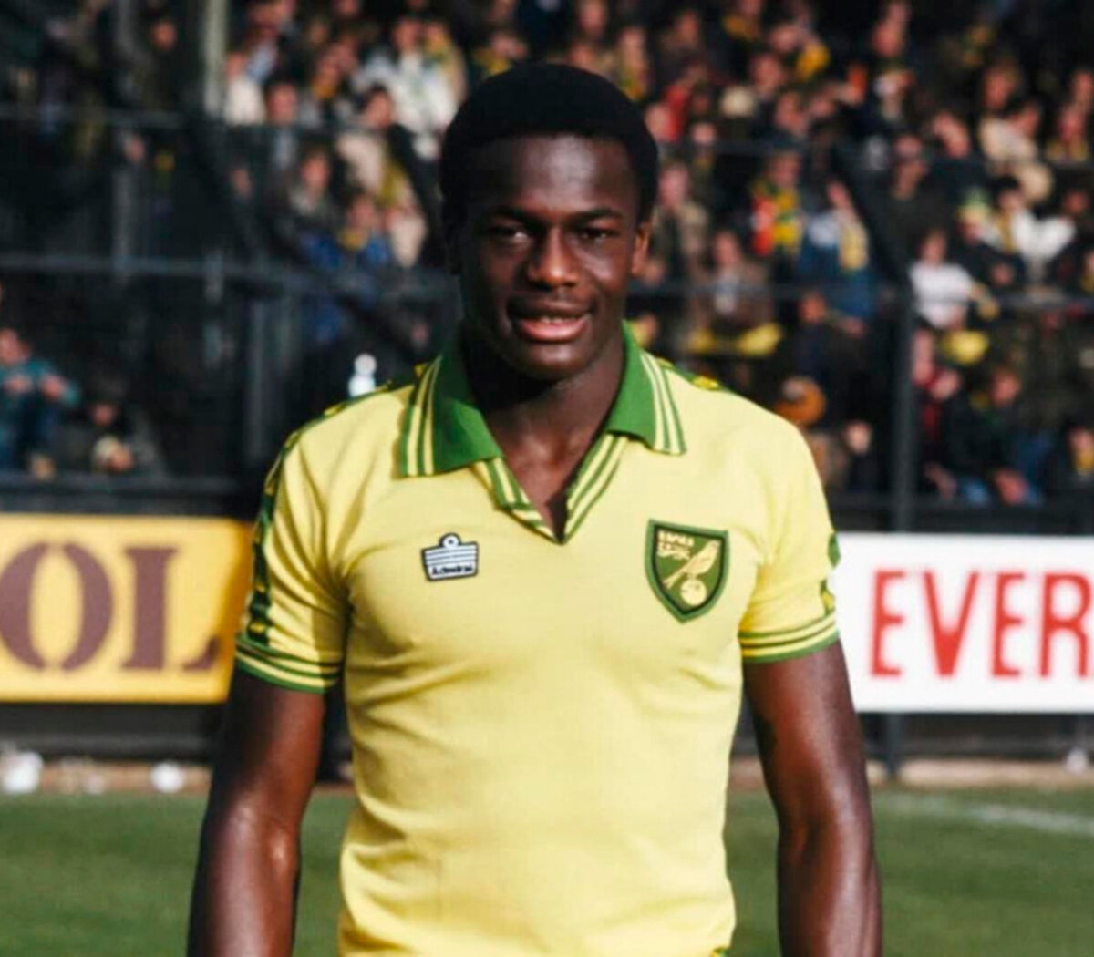 La trágica historia de Justin Fashanu, el primer futbolista abiertamente  gay | Gloria, ocaso y suicidio de un símbolo en la lucha contra la  homofobia | Página12