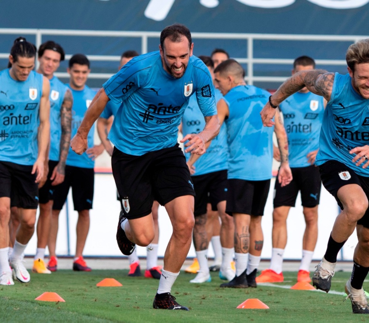 La lista de Uruguay para la doble fecha de Eliminatorias, con uno de RIVER  - TyC Sports