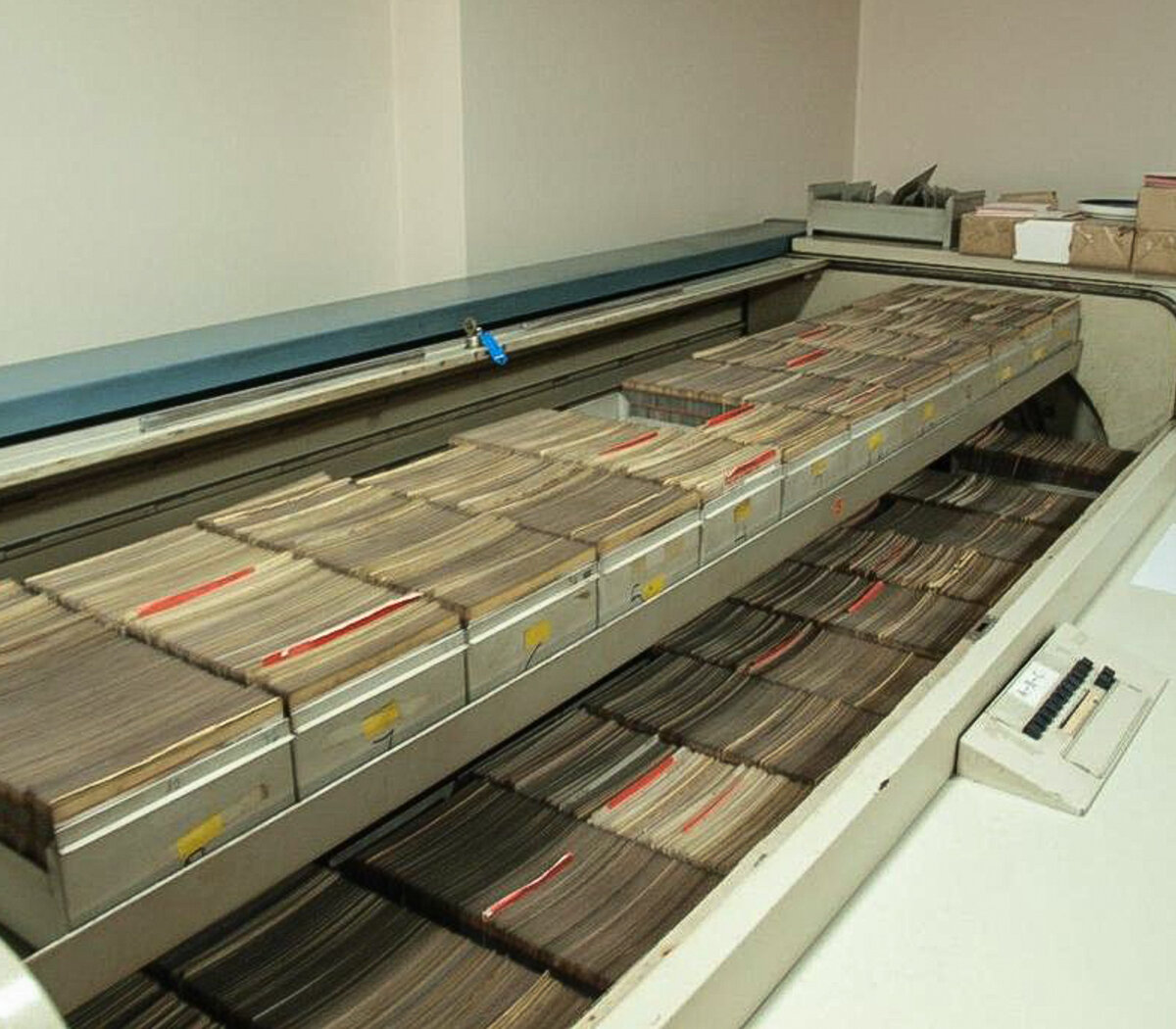 El archivo de la SIDE: 250 mil fichas de antecedentes y 700 cajas de  documentos | La documentación que recuperó la AFI y está analizando |  Página12