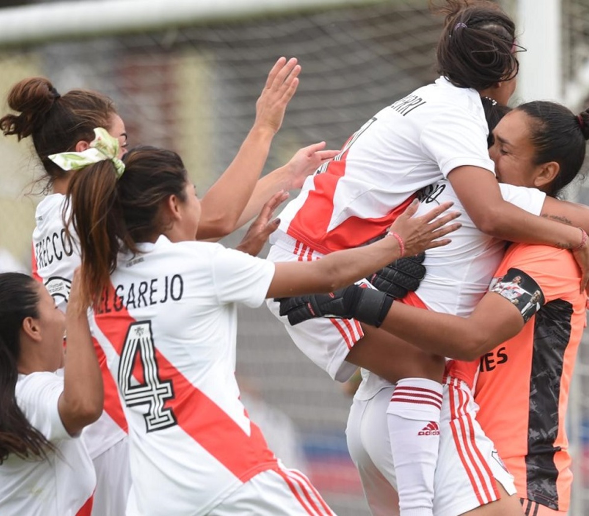 UAI Urquiza es nuevo líder del Campeonato Femenino de Fútbol - Desde La  Ventana Salta - Argentina