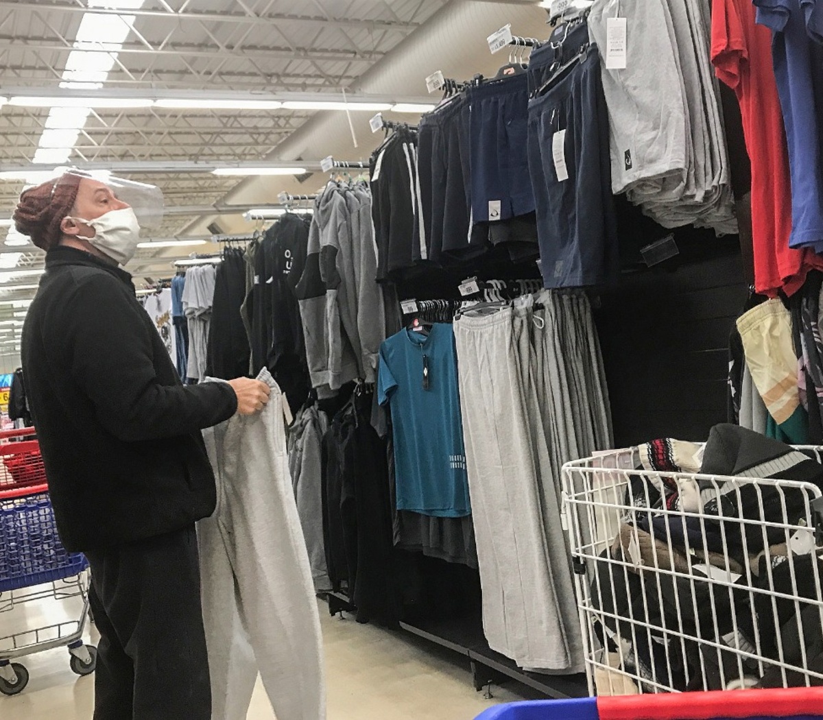 Por qué aumentó tanto la ropa en plena recesión de la pandemia | Prendas de  vestir y calzado treparon más del 60% en 2020, según el Indec | Página12