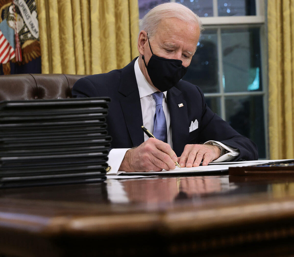 Joe Biden firmó sus primeros decretos: un freno a l... | Página12
