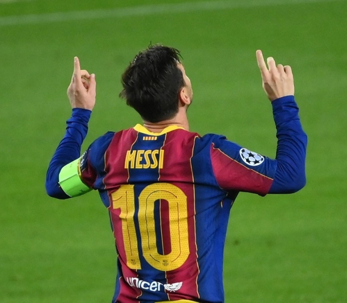 Los 500 millones de Messi y el fútbol neoliberal a debate | Reflexiones sobre las desigualdades entre estrellas millonarias y obreros del deporte | Página12 Los 500 millones de Messi y el fútbol neoliberal a debate | Reflexiones sobre las desigualdades entre estrellas millonarias y obreros del deporte | Página12
