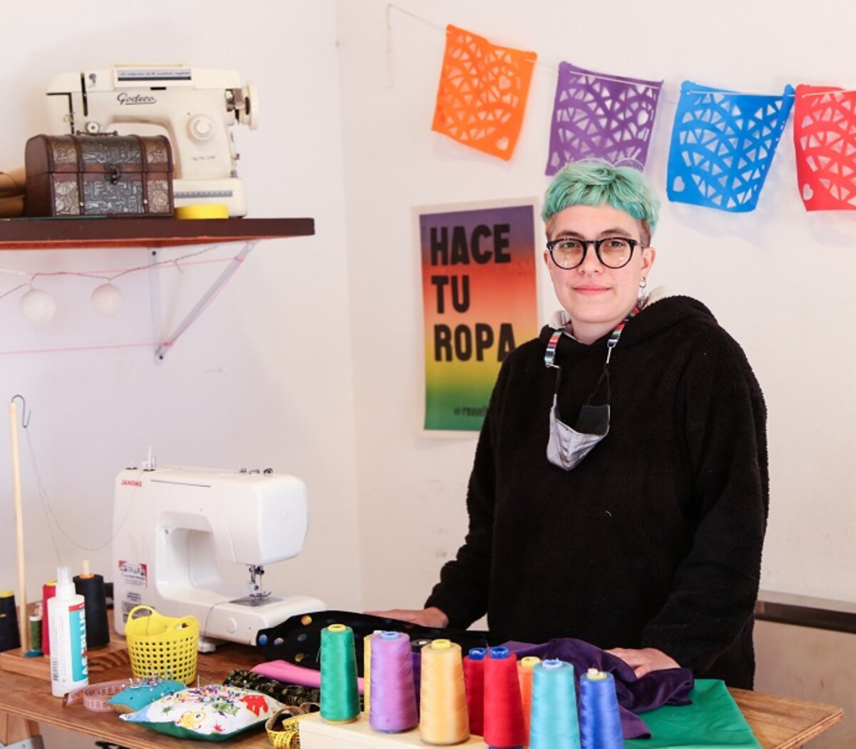 Un espacio para hacer ropas cambiar vidas | Taller de costura y moldería Revuelta Textil | Página|12