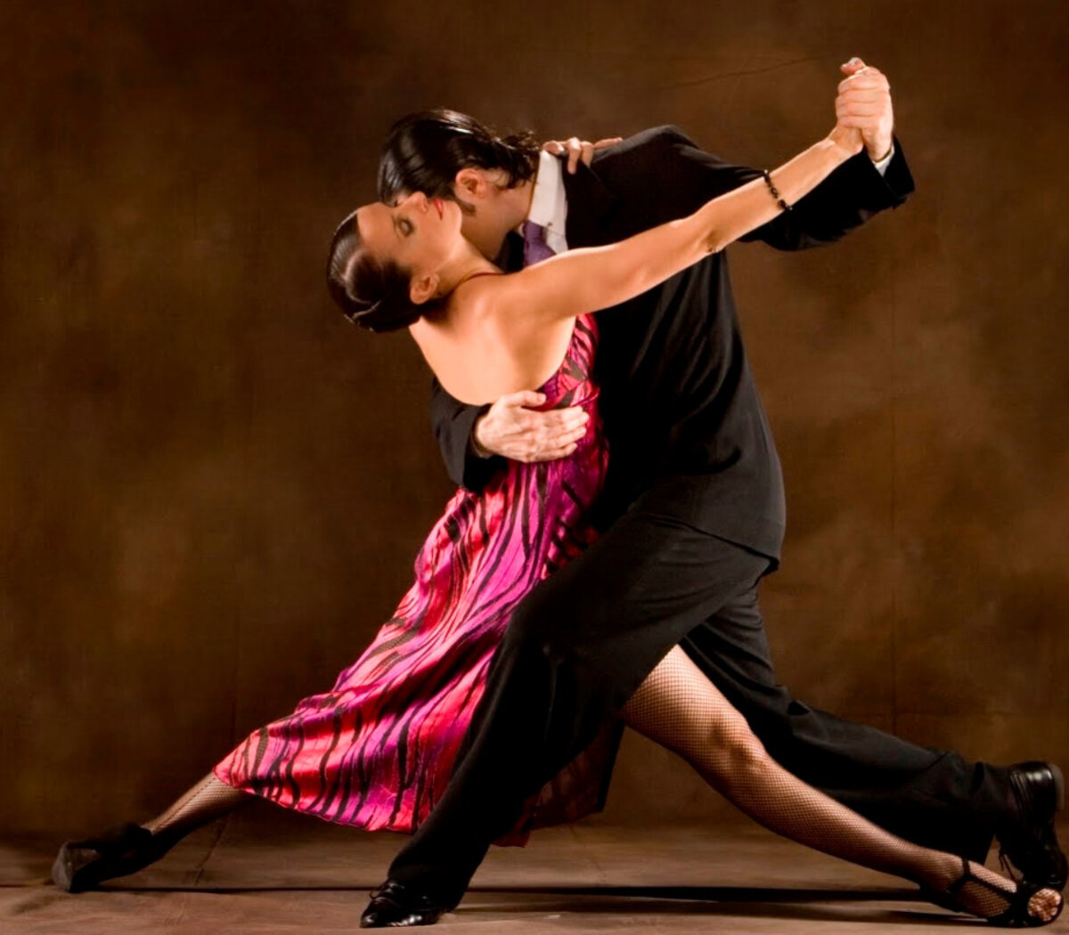 Vía libre para el tango en una ciudad donde estaba prohibido por ofender la  moral pública | A bailar sin límites | Página12
