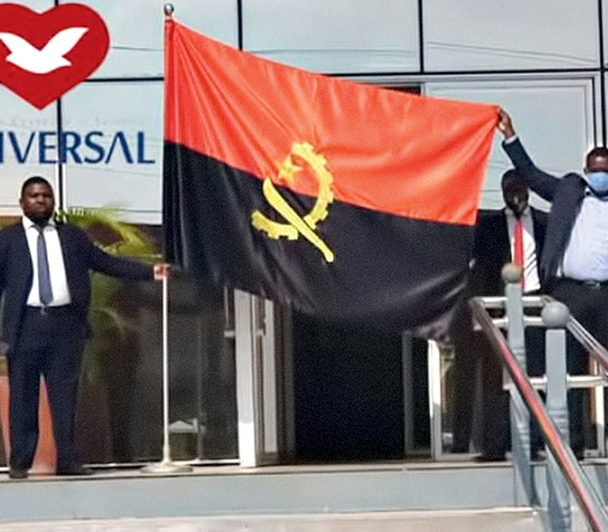 Acusan a la Iglesia Universal de fugar 120 millones de dólares por año de Angola | Pastores y fieles trasladaban el dinero por vía terrestre y por avión | Página12 Acusan a la Iglesia Universal de fugar 120 millones de dólares por año de Angola | Pastores y fieles trasladaban el dinero por vía terrestre y por avión | Página12