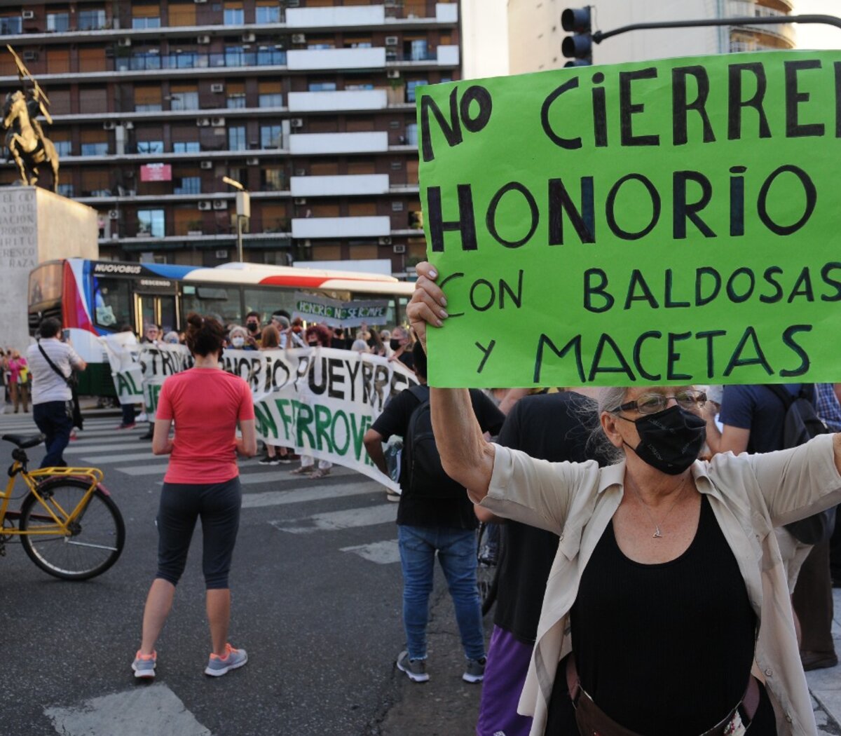Caballito: protesta de vecinos contra el "parque lineal" en Honorio Pueyrredón | Página12