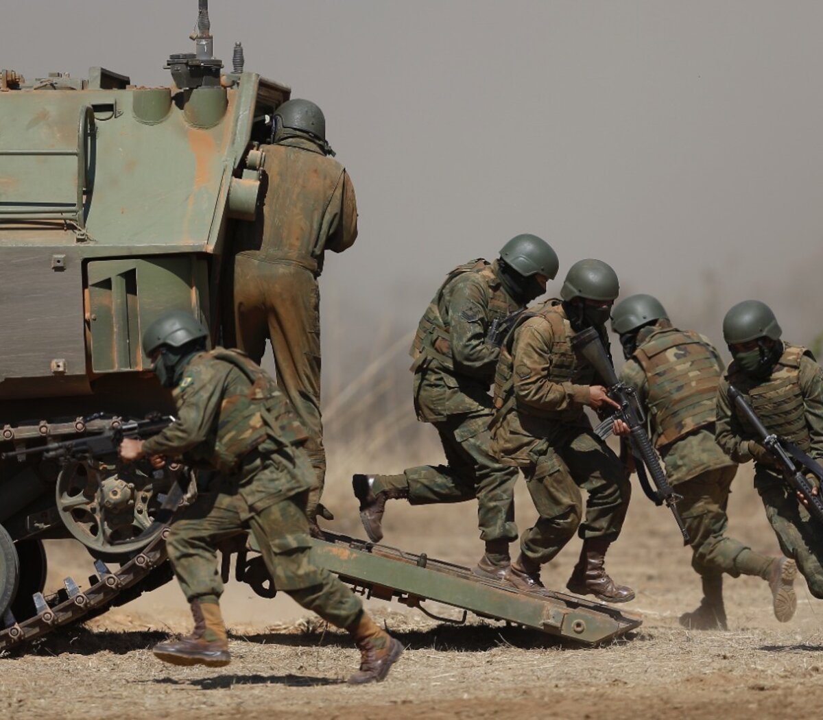 Brasil: El ejército cambia el plan de trabajo de este año ante el temor de un "escenario de Capitolio" | Frente a posibles incidentes si Bolsonaro pierde las elecciones de octubre, en