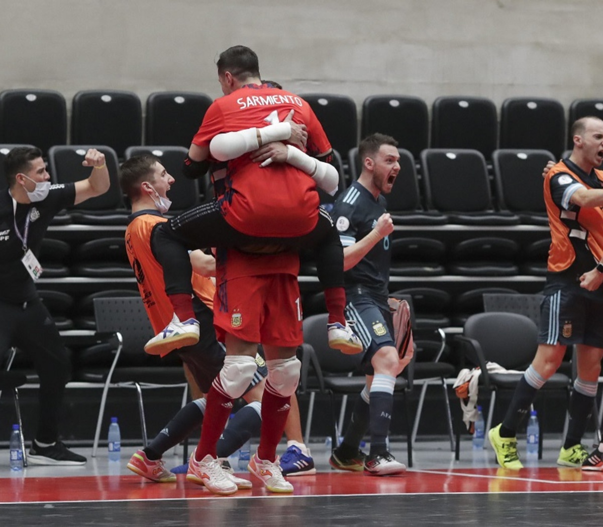 Sarmiento brilha nos pênaltis e Argentina elimina Brasil na Copa América de  Futsal - Jogada - Diário do Nordeste