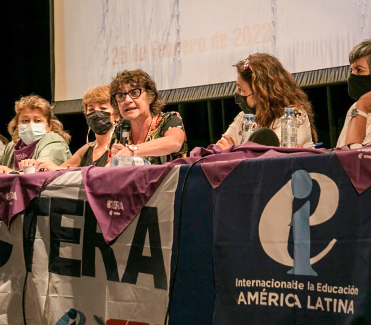 Hay acuerdo en la paritaria nacional docente | Los gremios aceptaron la propuesta del Gobierno que representa un incremento salarial del 45,46 por ciento | Página12