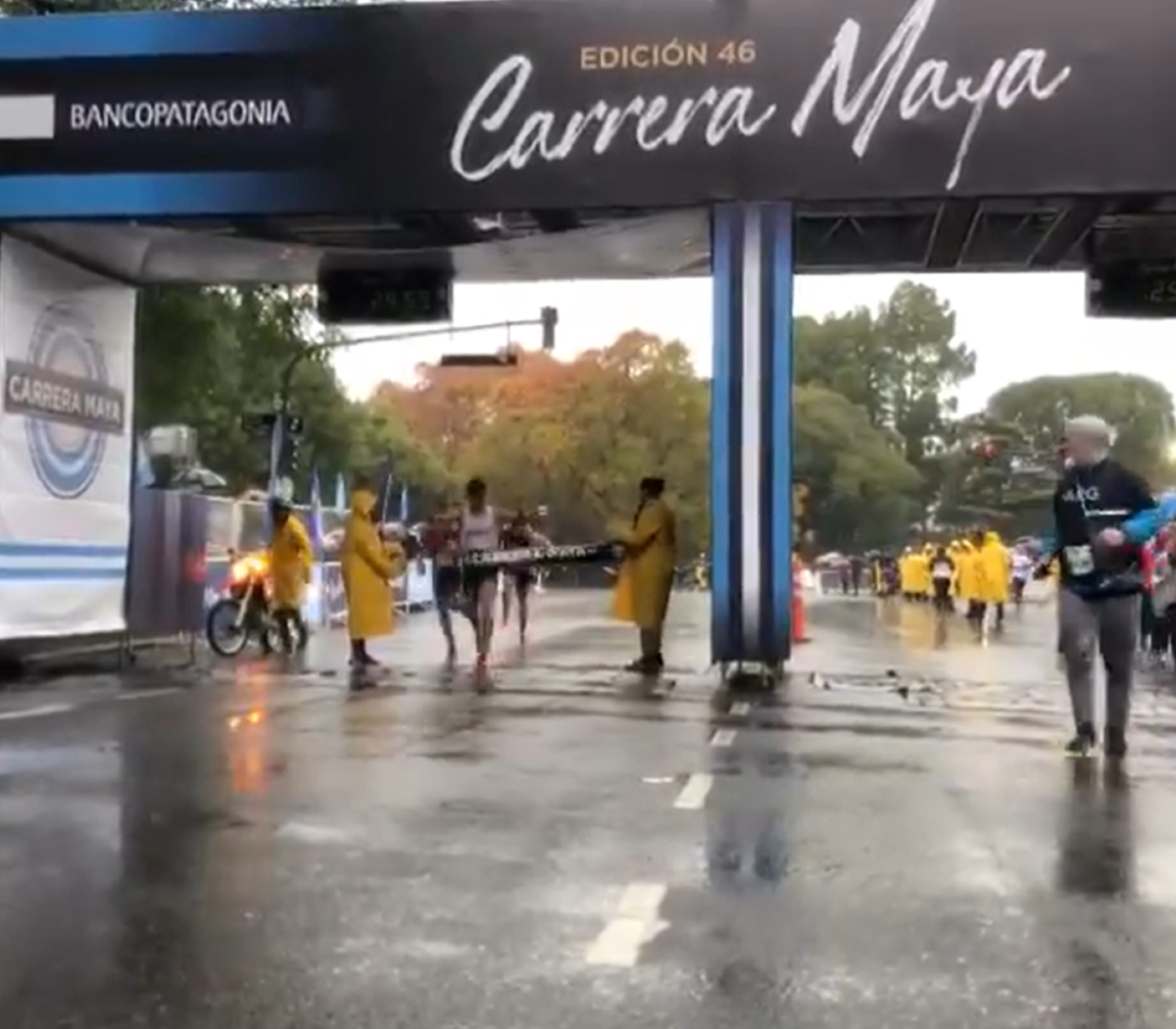 A pesar de la lluvia, más de 11 mil runners participaron de la Carrera Maya  | Página12