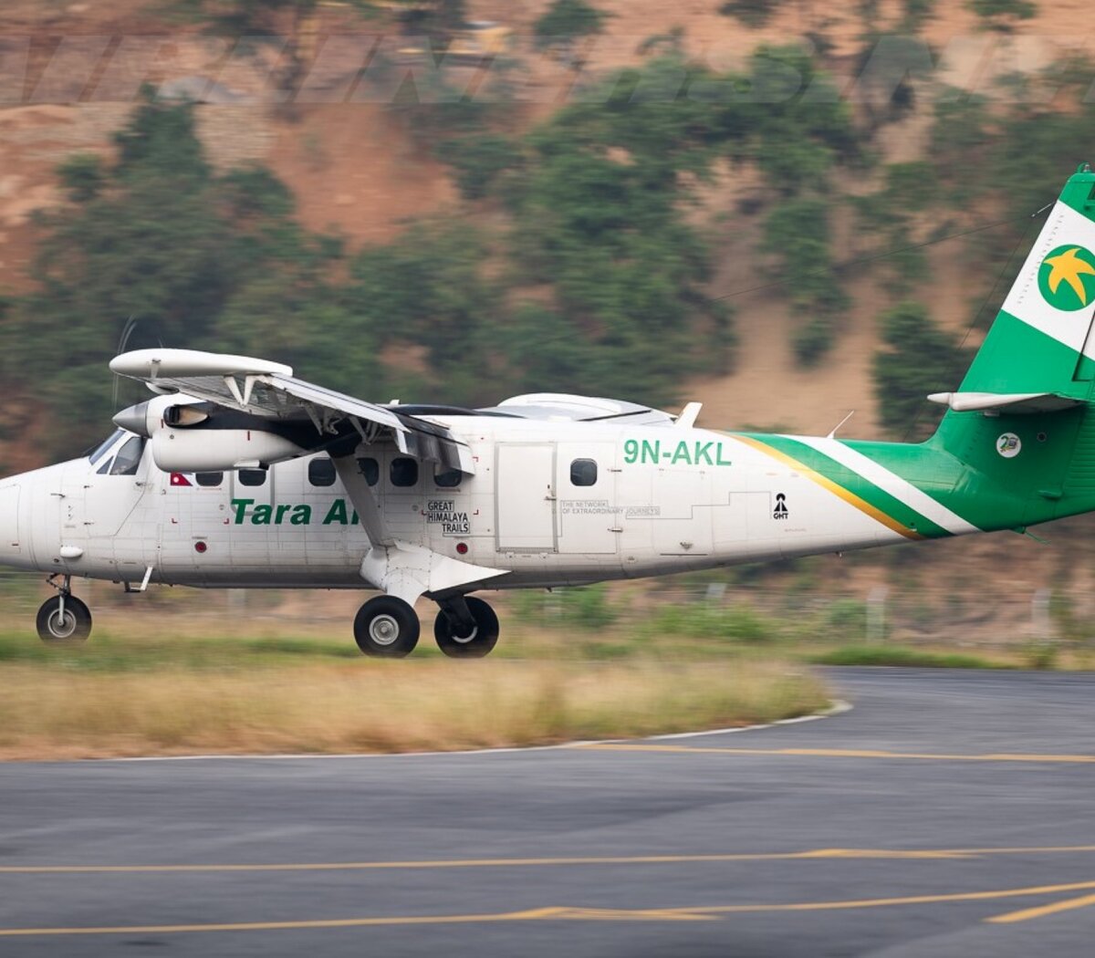 Un avión con 22 personas desapareció del radar al pasar una zona montañosa  en Nepal | Página12