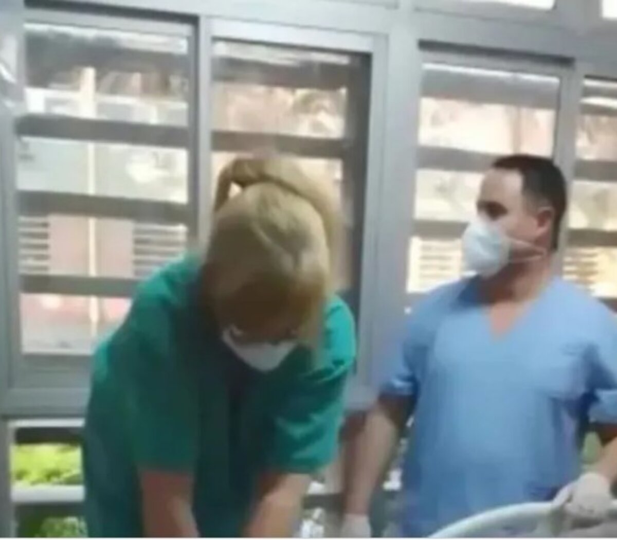 Escándalo en Chaco: apartaron a médicos y enfermeros que se reían a  carcajadas mientras reanimaban a un paciente | Fueron filmados y el video  se hizo viral | Página|12