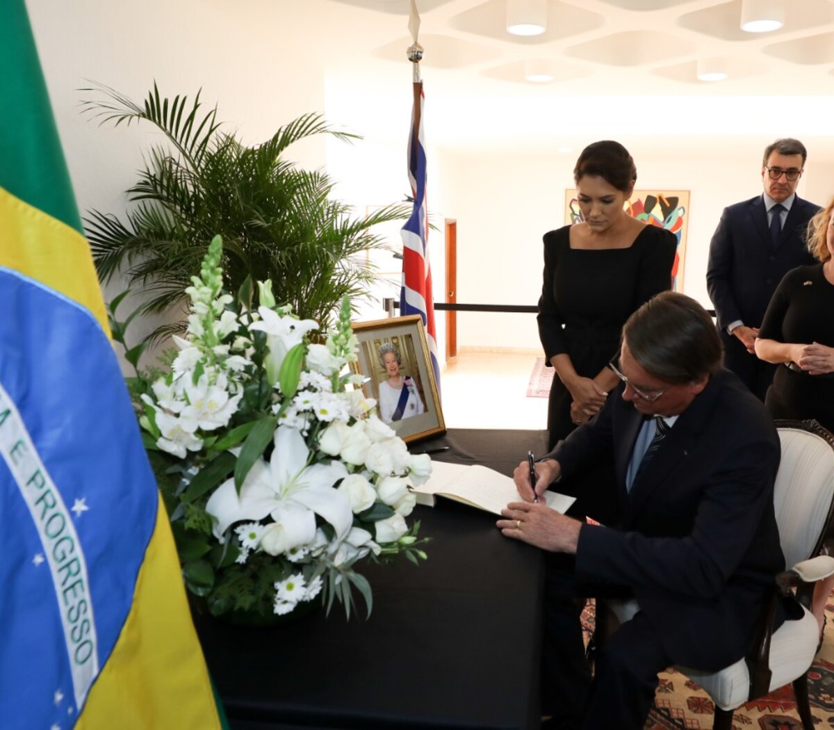 En tu Memoria: Libro de firmas de funeral Tema Flores Acuarela