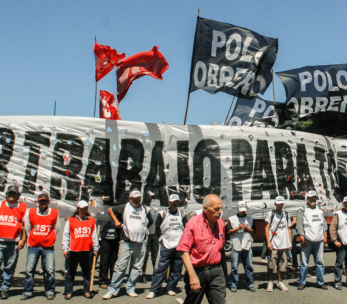 Unidad Piquetera corta la Avenida 9 de Julio y evalúa un acampe |  Organizaciones sociales de izquierda protestan este martes | Página12