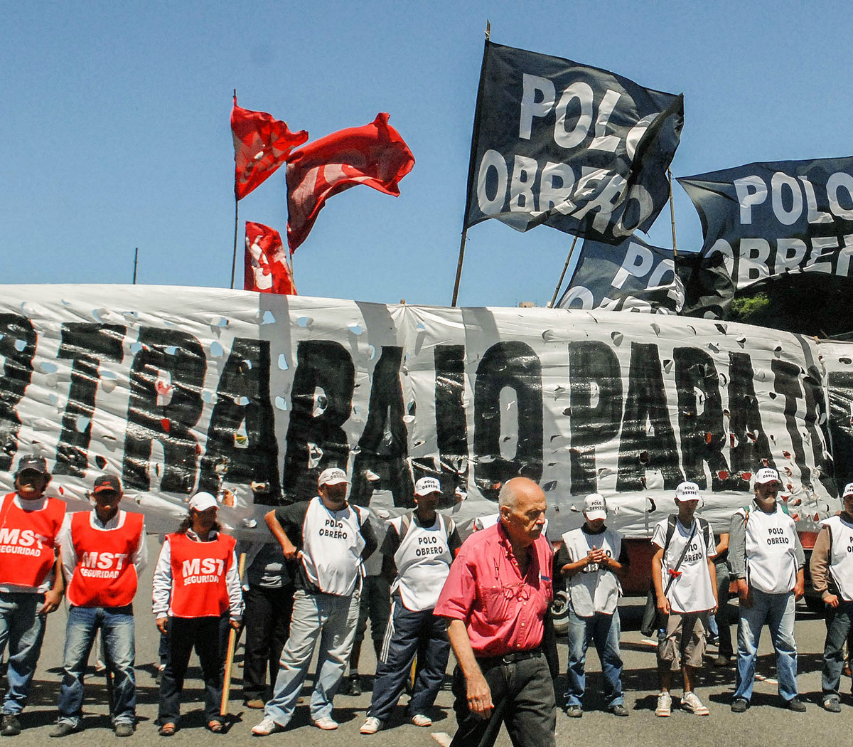 Unidad Piquetera corta la Avenida 9 de Julio y evalúa un acampe | Organizaciones sociales de izquierda protestan este martes | Página12
