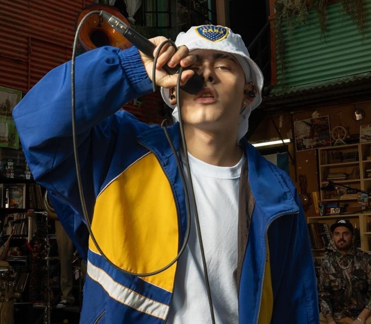 Trueno estrenó su Tiny Desk grabado en La Boca, el barrio donde nació |  Cantó Dance crip, Bien o mal, Argentina y Tierra Zanta | Página12