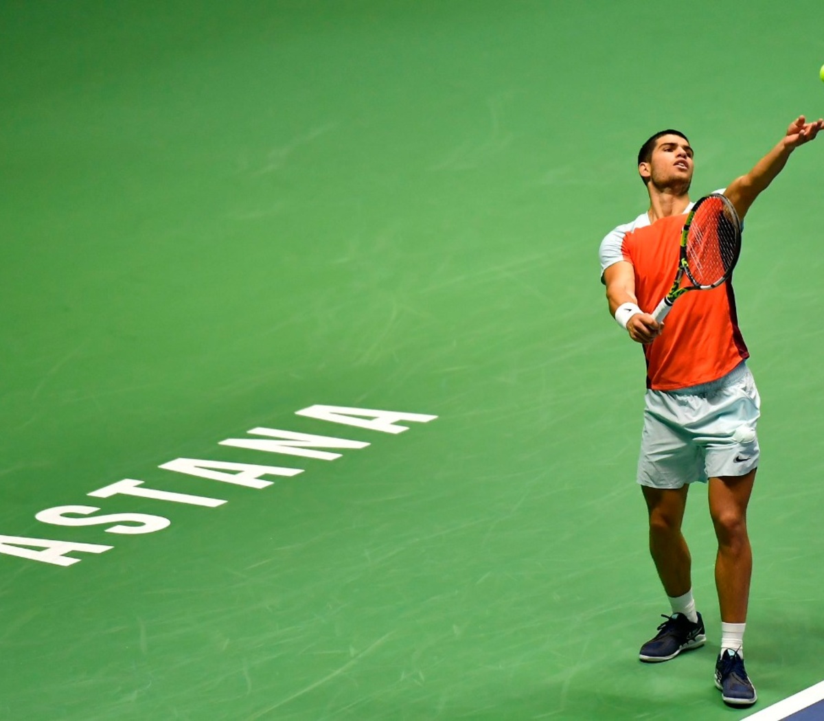 Carlos Alcaraz estrenó el número uno en el circuito con una