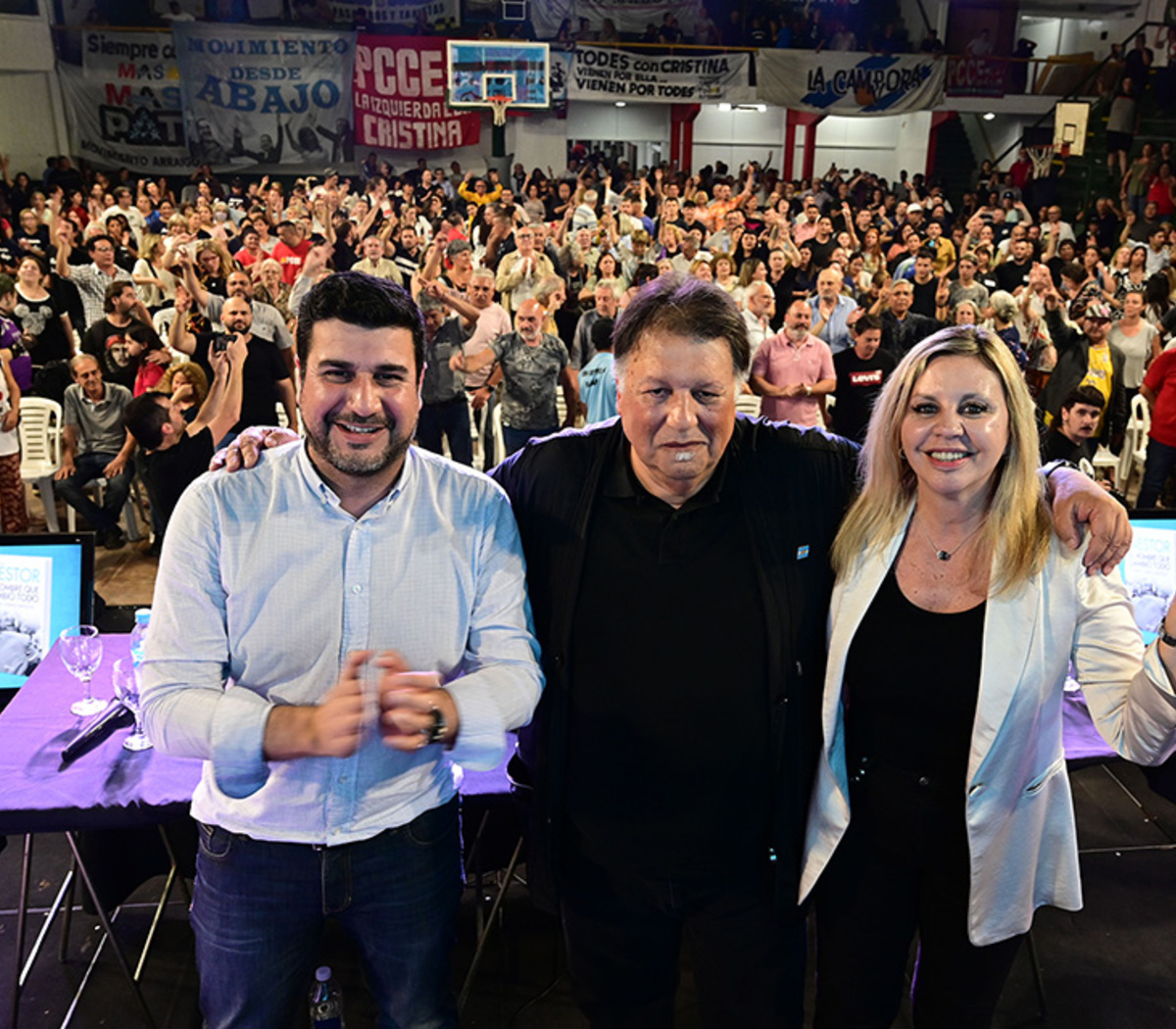 Cristina es nuestra esperanza" | Presentación de libro con sabor a operativo clamor | Página12