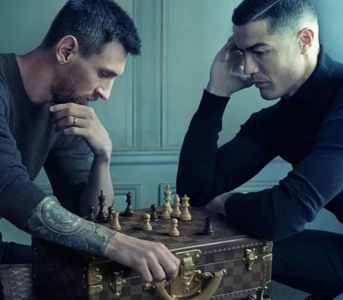 La foto viral de Lionel Messi y Cristiano Ronaldo en un duelo de ajedrez -  LA NACION