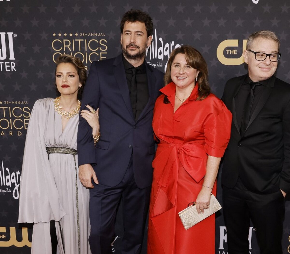 Los vestidos de los Critics Choice Awards 2023 - Dos mujeres y un vestido