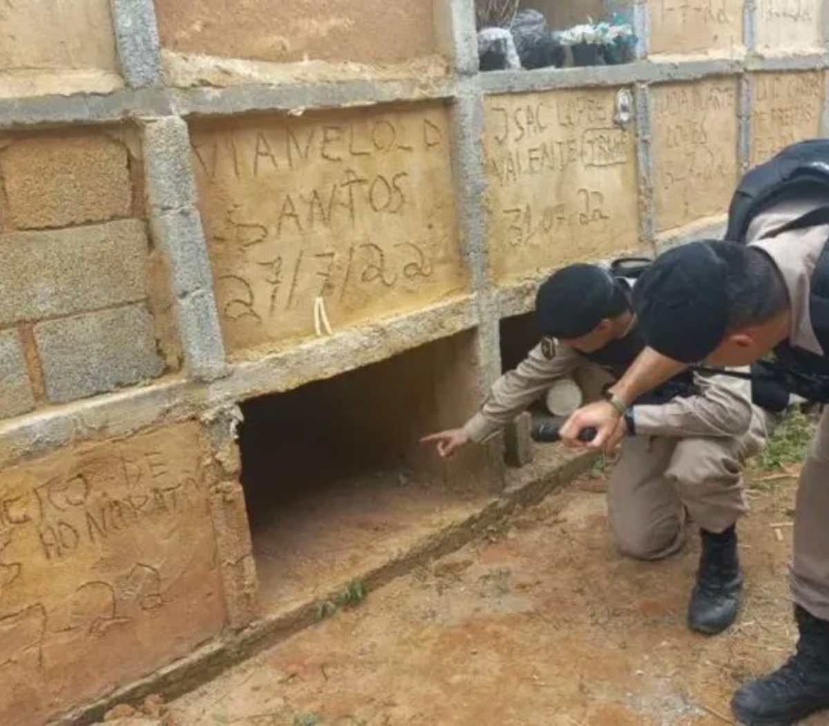 Rescatan a una mujer que fue sepultada viva en un cementerio de Brasil | En Minas Gerais | Página12