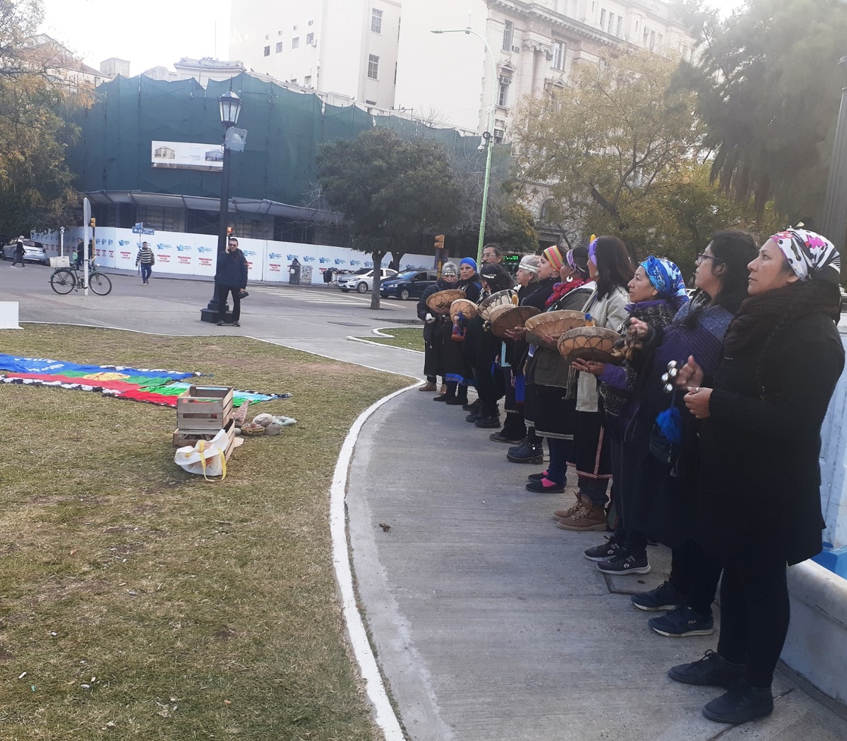 Para reparar un horror en Bahía Blanca | Ceremonia en la Plaza Rivadavia  recordando la quema de cadáveres del malón de 1859 | Página|12