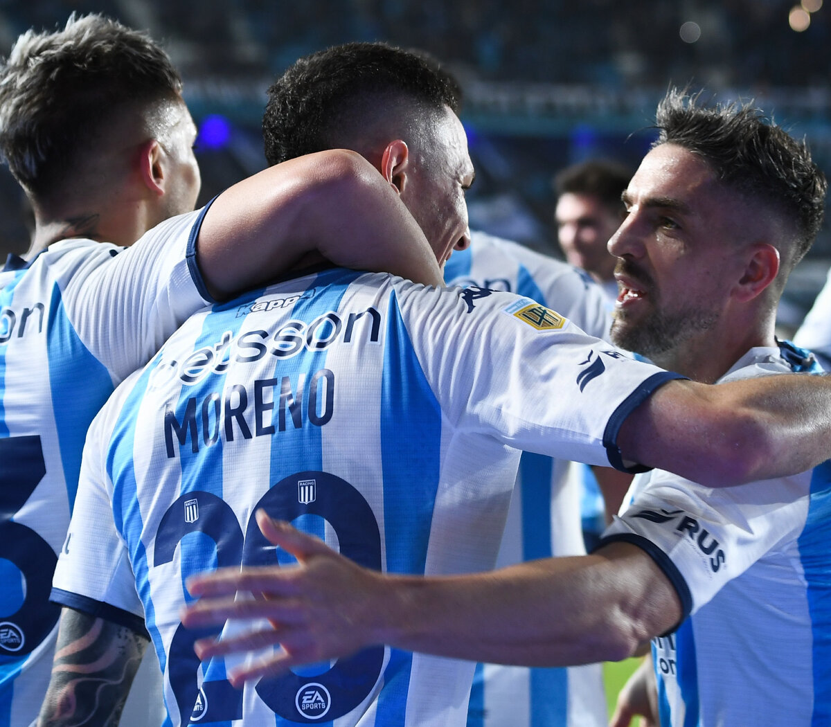 A qué hora juega el racing hoy