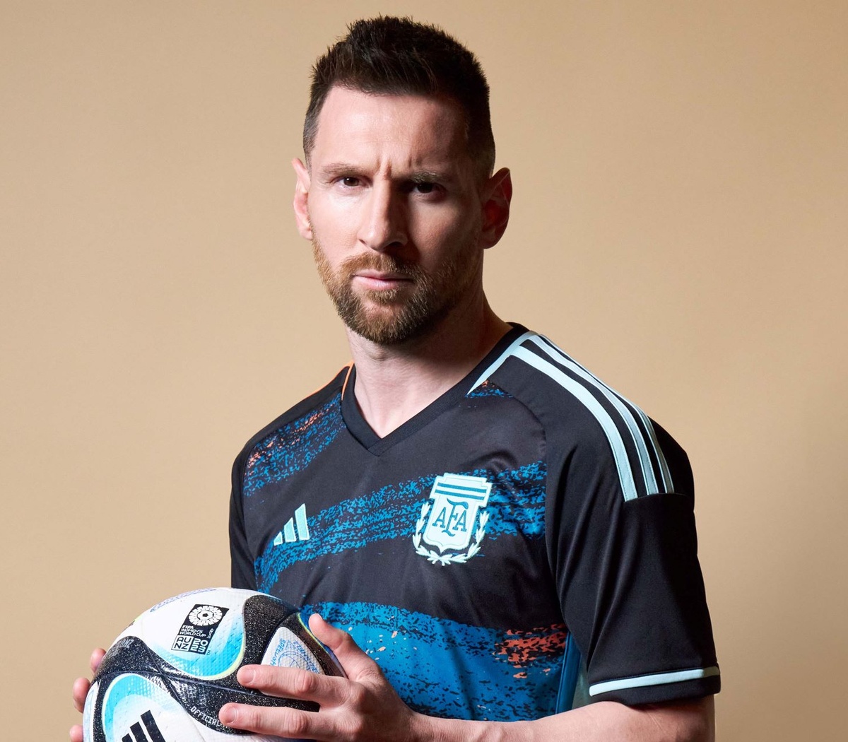 Lionel Messi presentó la camiseta que Argentina usará en Rusia 2018