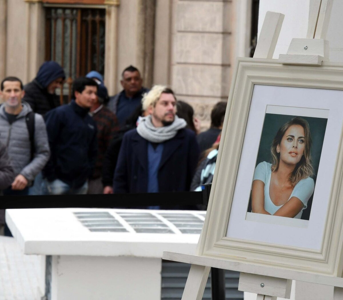 Cientos de personas despiden a Silvina Luna en el Cementerio de la  Chacarita | En el Panteón de Actores | Página|12