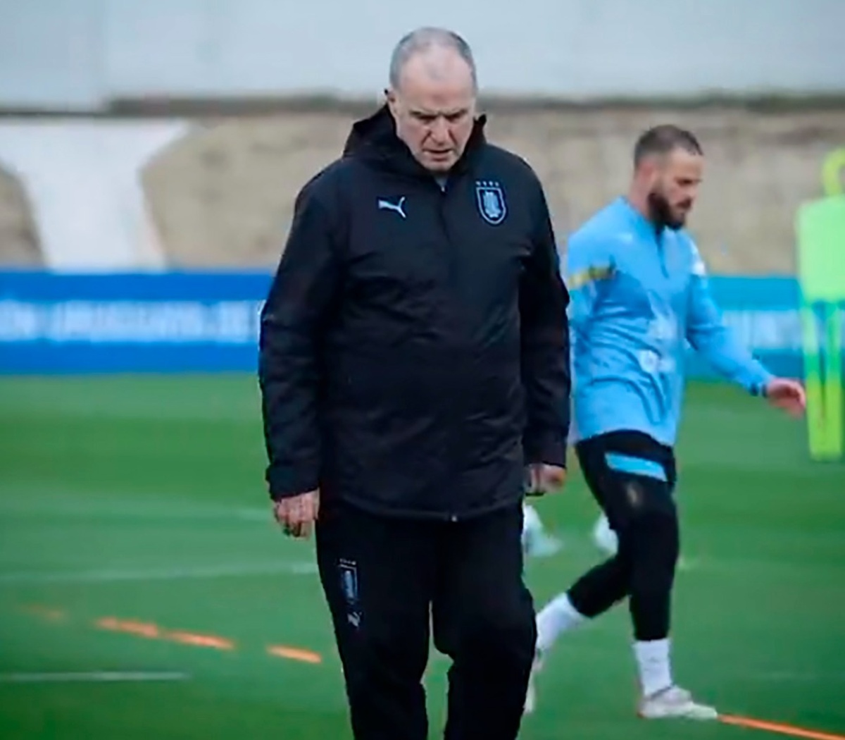 Bielsa debutó en Uruguay y derrotó a Chile en su primer partido en