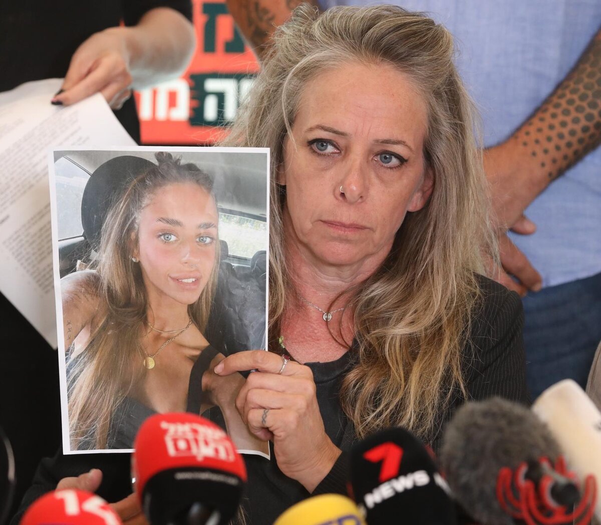 La súplica de la madre de Mia Shem, la joven secuestrada por Hamas:  “Tráiganla de vuelta, solo fue a una fiesta” | Tras la difusión del video  de la rehén israelí |