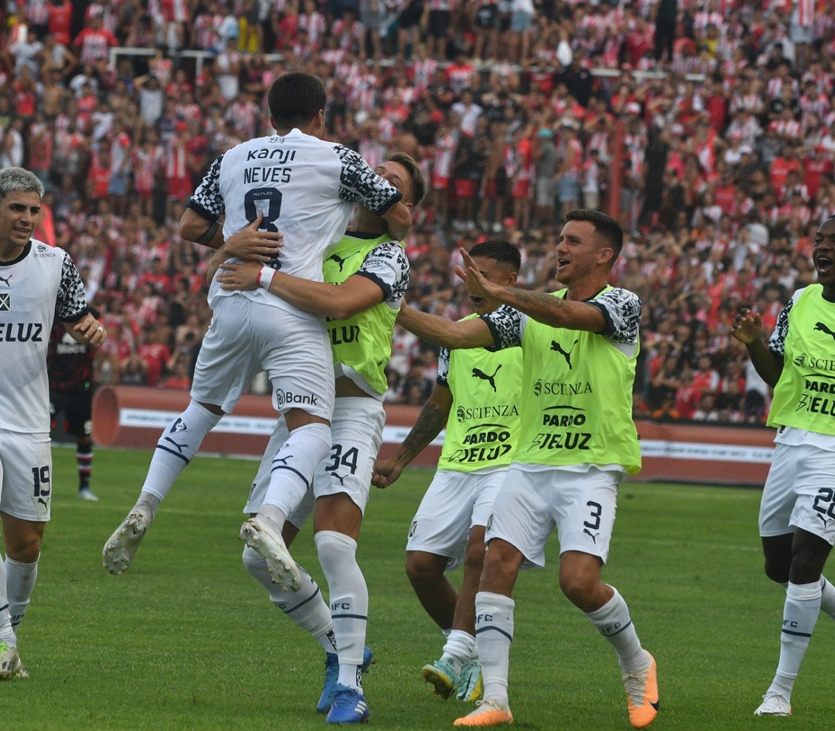 Copa de la Liga: Independiente ganó y sigue firme en la punta de la tabla | El equipo de Tevez se impuso 2 a 0 como visitante ante Instituto | Página|12