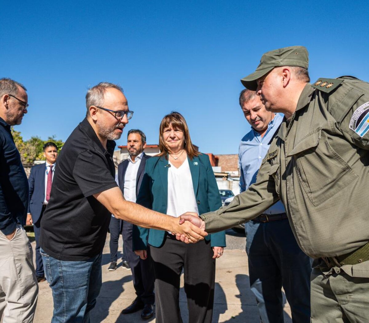 Valenzuela y Bullrich participaron de la llegada de más fuerzas federales  en Fuerte Apache | Página|12