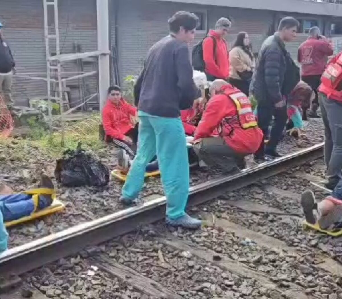 Descarrilamiento del tren San Martín: rescates y operativo del SAME, minuto  a minuto | Ocurrió en las cercanías de Palermo | Página|12