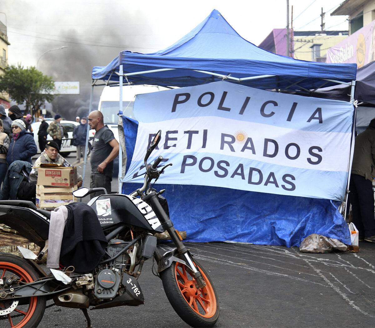 Sigue la protesta policial en Misiones y proliferan piquetes liderados por  docentes | Los reclamos se extienden por toda la provincia | Página|12