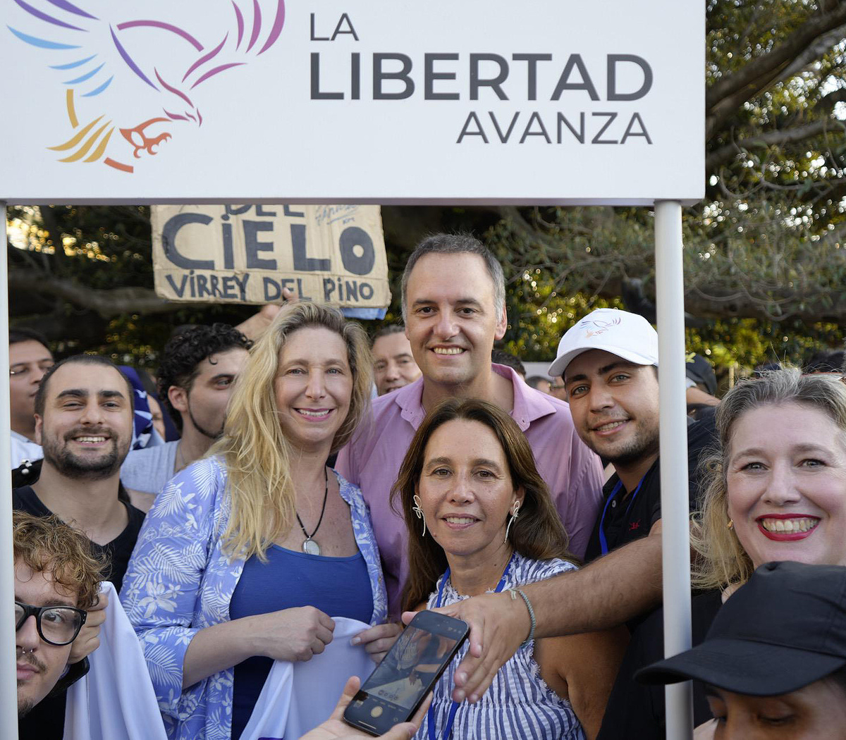 Karina Milei y Manuel Adorni se ponen al frente de la batalla con el PRO en  la Ciudad | Deslucido acto de afiliación en Recoleta | Página|12