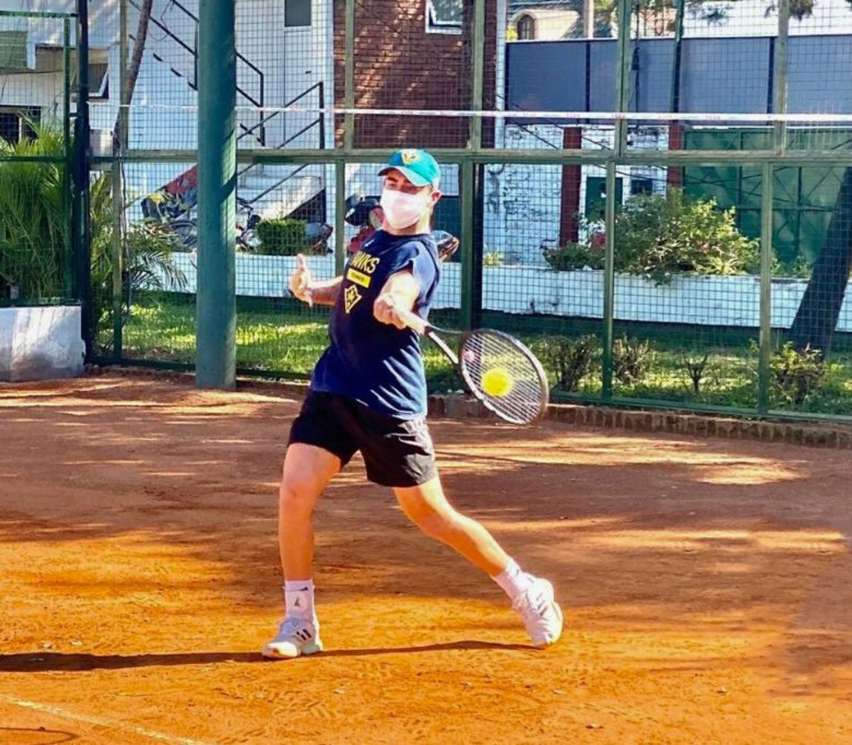 El tenis, la primera actividad deportiva en regresa... | Página12