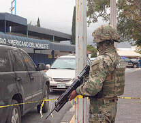 El operativo fuera de la secundaria incluyó a los marines. (Fuente: AFP) (Fuente: AFP) (Fuente: AFP)